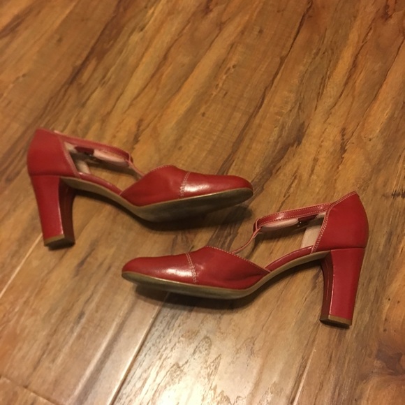 Gianni Bini T-strap heels - Picture 3 of 8